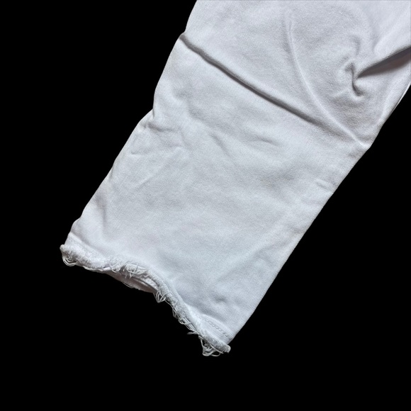 Kut from the Kloth Natalie Cropped Petite Bermudas - Picture 8 of 8